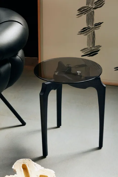 BDBarcelonaCarlina side table by Oscar Tusquets 