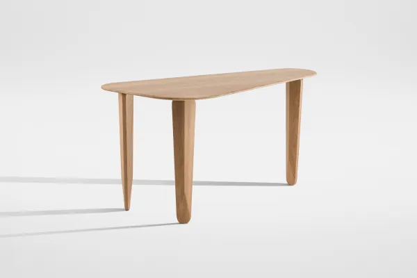 ZeitraumKuyu Desk by Formstelle 